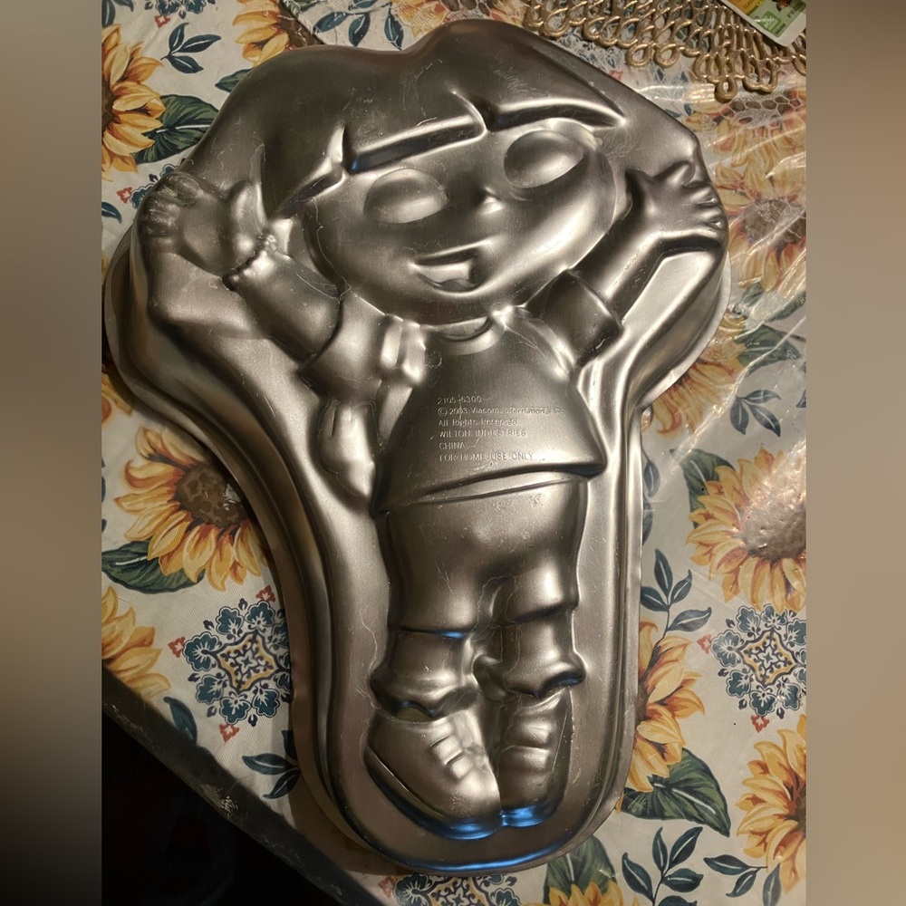 Wilton Cake Pan DORA THE EXPLORER 2105-6300  Vintage